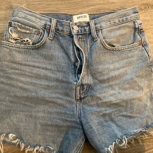 Agolde, RILEY shorts in medium blue! Size 27 fits like a glove. Color: snapshot